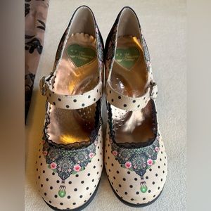 size 37 hot chocolate doris heels